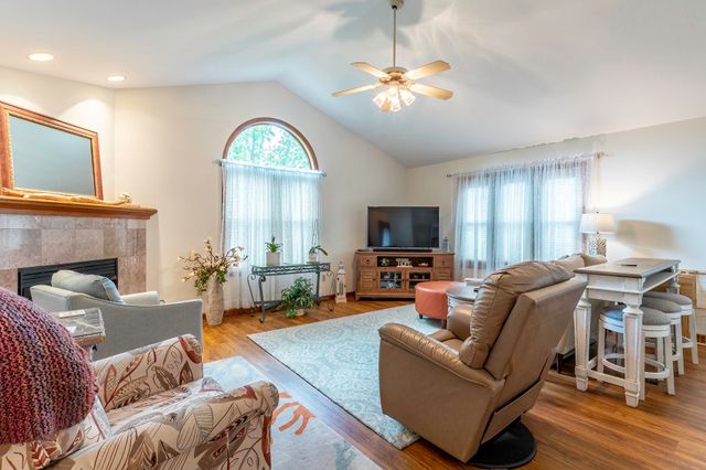 595 N Easton Dr, Angola, IN 46703