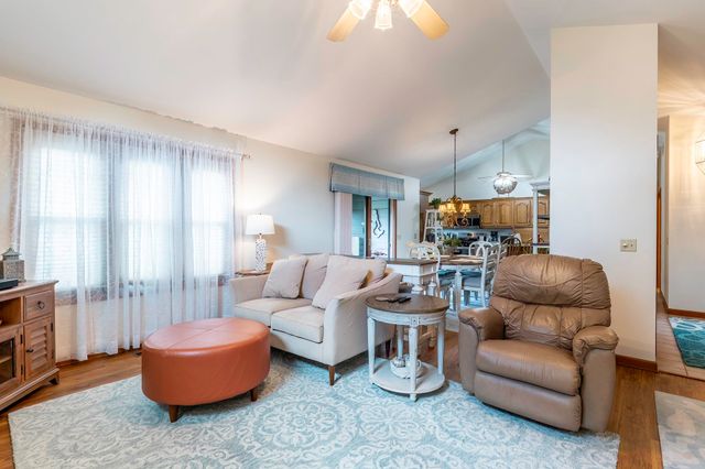 595 N Easton Dr, Angola, IN 46703