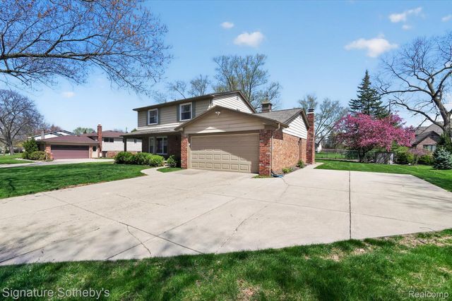 4284 Cherrywood Drive, Troy, MI 48098