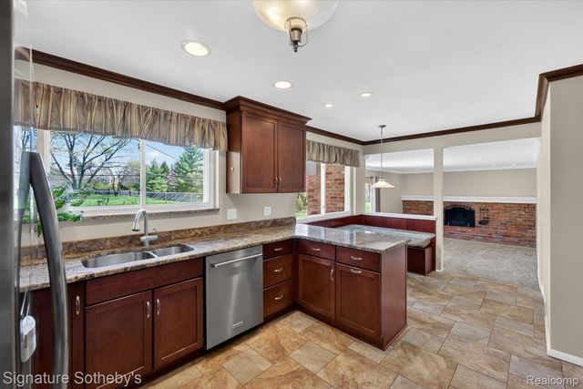 4284 Cherrywood Drive, Troy, MI 48098
