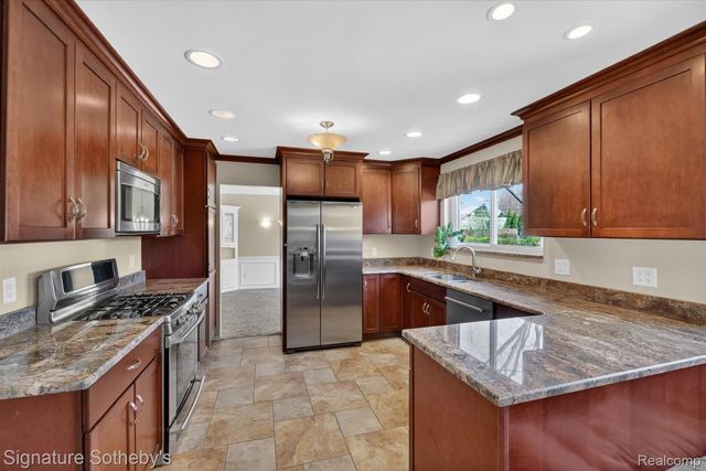 4284 Cherrywood Drive, Troy, MI 48098