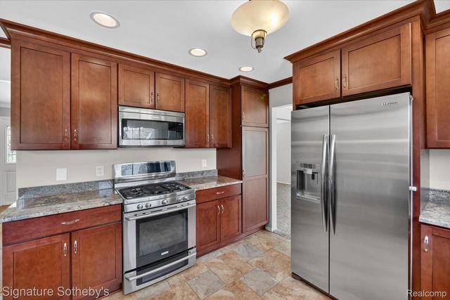 4284 Cherrywood Drive, Troy, MI 48098