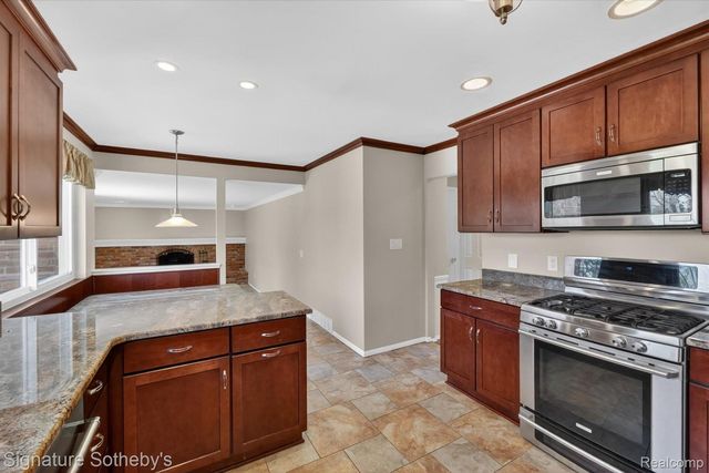 4284 Cherrywood Drive, Troy, MI 48098