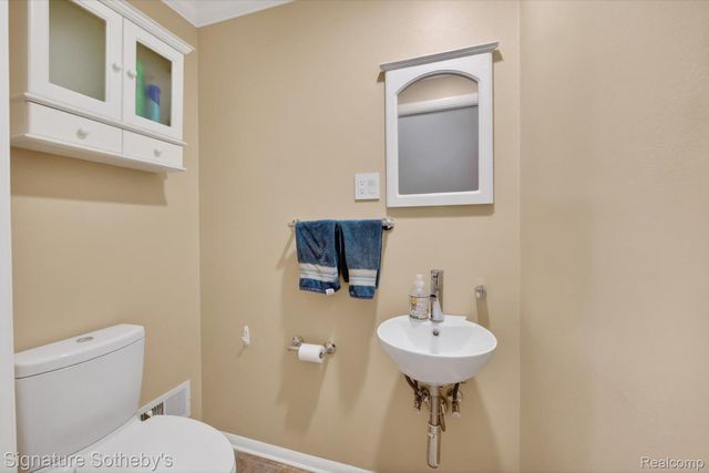 4284 Cherrywood Drive, Troy, MI 48098
