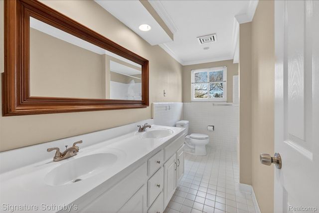4284 Cherrywood Drive, Troy, MI 48098