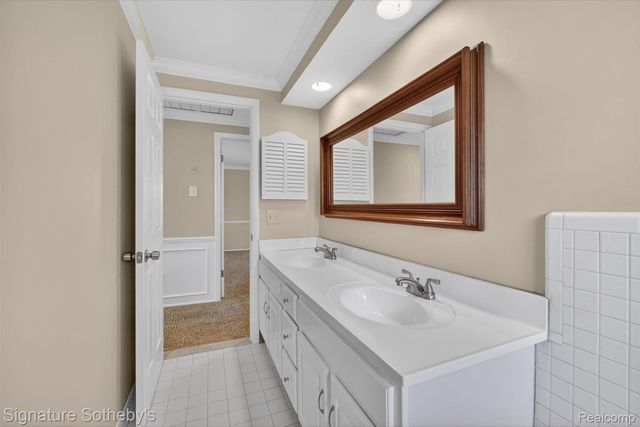 4284 Cherrywood Drive, Troy, MI 48098