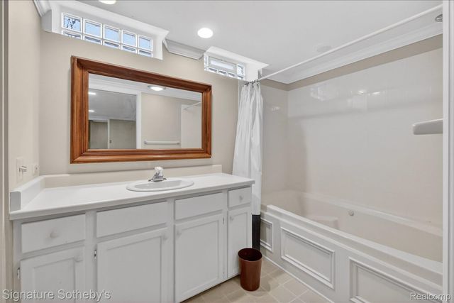 4284 Cherrywood Drive, Troy, MI 48098