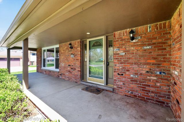 4284 Cherrywood Drive, Troy, MI 48098