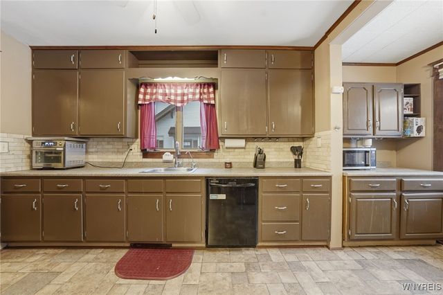 29 Grove Avenue, Lockport City, NY 14094