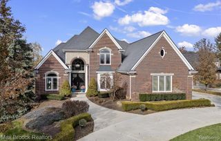 3325 Timberlake Drive, Walled Lake, MI 48390