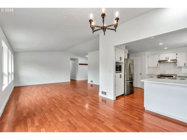 6404 Se CARLTON St, Portland, OR 97206