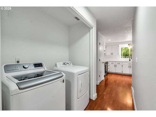 6404 Se CARLTON St, Portland, OR 97206