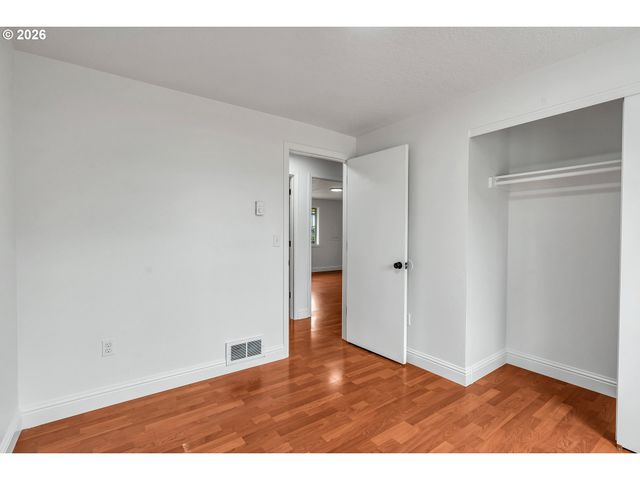 6404 Se CARLTON St, Portland, OR 97206