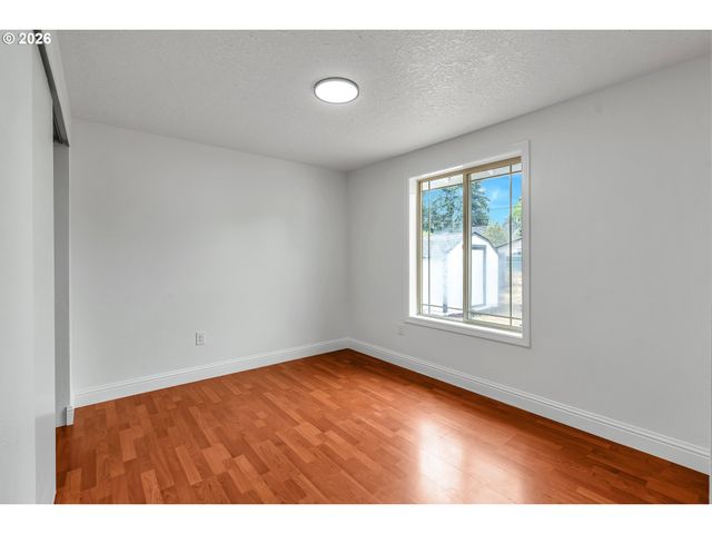 6404 Se CARLTON St, Portland, OR 97206