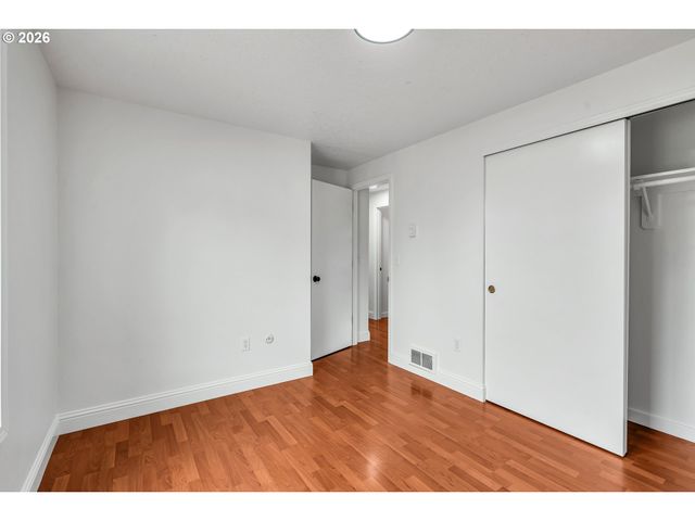 6404 Se CARLTON St, Portland, OR 97206