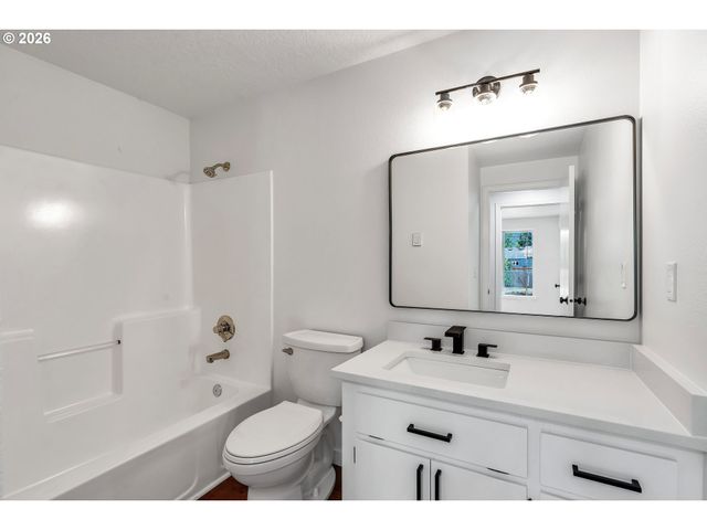 6404 Se CARLTON St, Portland, OR 97206