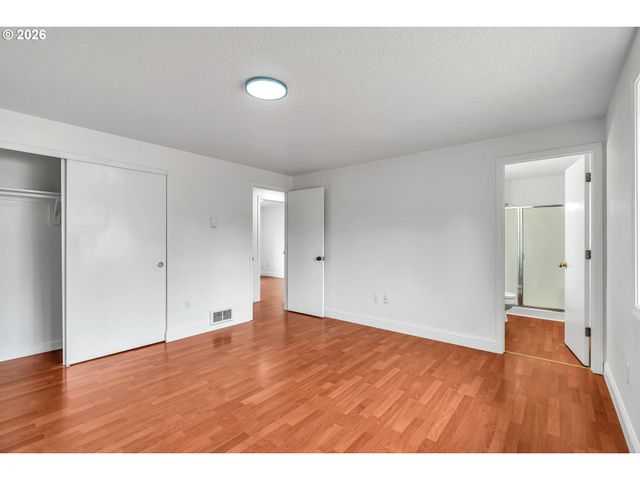 6404 Se CARLTON St, Portland, OR 97206