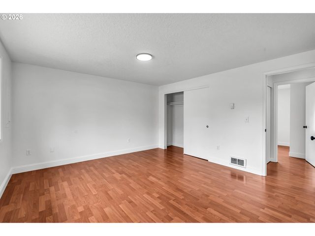 6404 Se CARLTON St, Portland, OR 97206