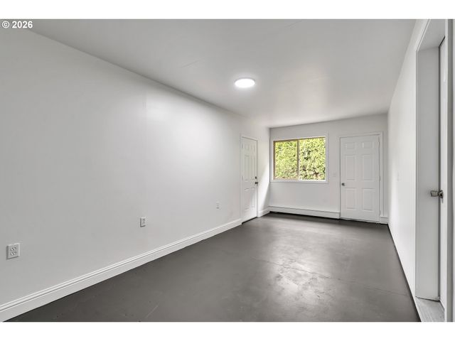 6404 Se CARLTON St, Portland, OR 97206