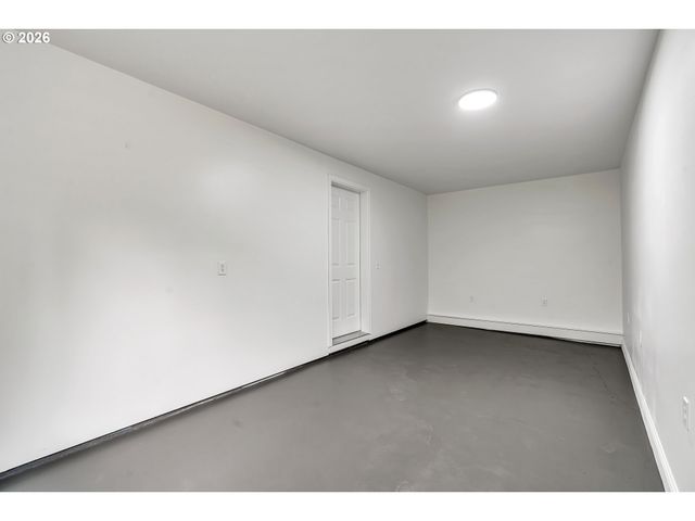 6404 Se CARLTON St, Portland, OR 97206