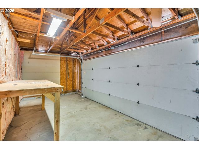 6404 Se CARLTON St, Portland, OR 97206