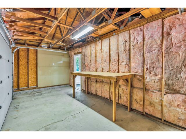 6404 Se CARLTON St, Portland, OR 97206