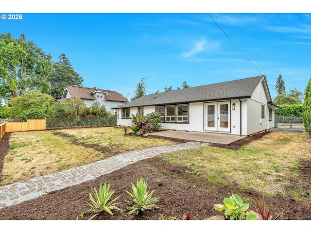 6404 Se CARLTON St, Portland, OR 97206