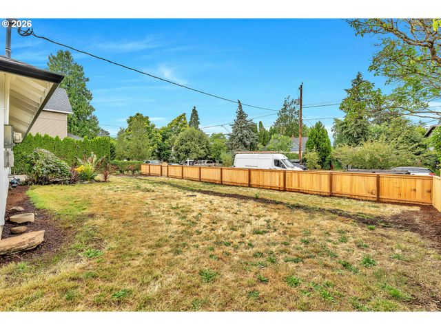 6404 Se CARLTON St, Portland, OR 97206