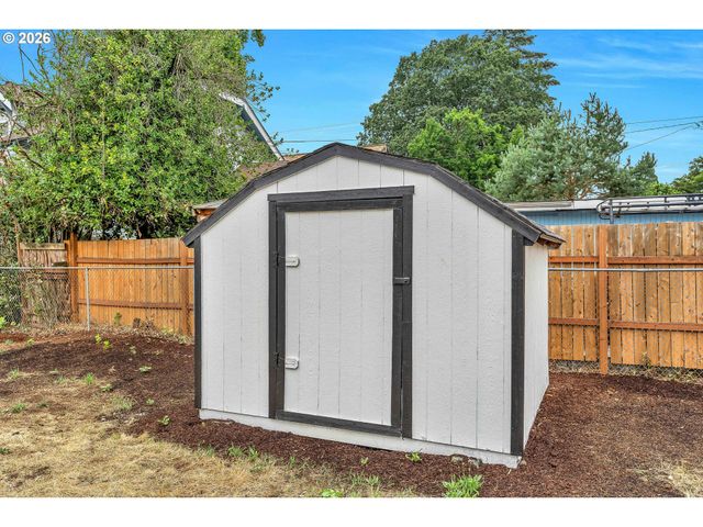 6404 Se CARLTON St, Portland, OR 97206