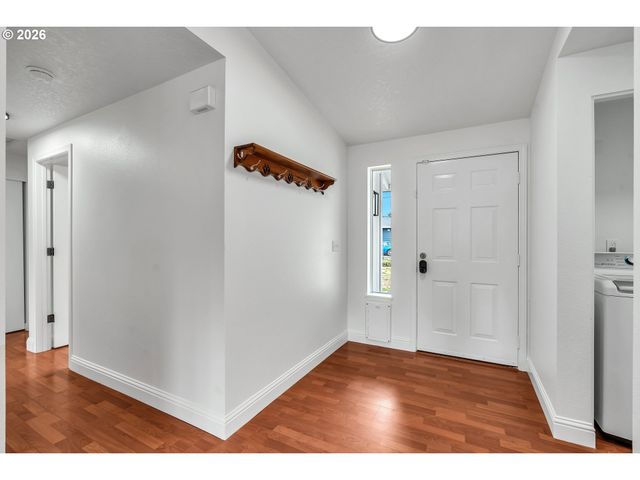 6404 Se CARLTON St, Portland, OR 97206