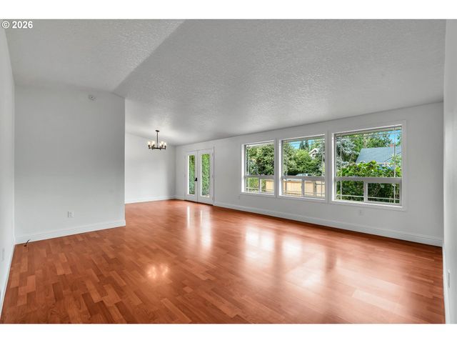 6404 Se CARLTON St, Portland, OR 97206