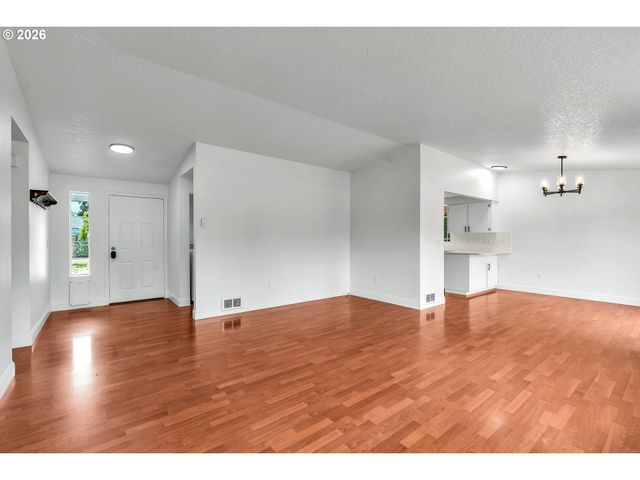 6404 Se CARLTON St, Portland, OR 97206