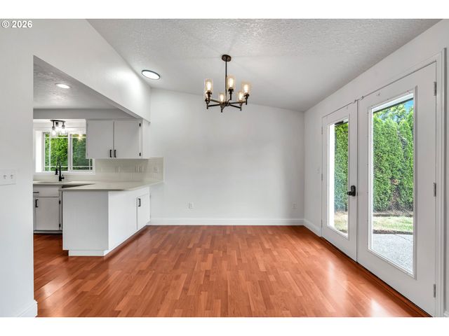 6404 Se CARLTON St, Portland, OR 97206