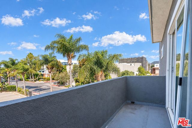 6350 Willoughby Avenue 11, Los Angeles, CA 90038
