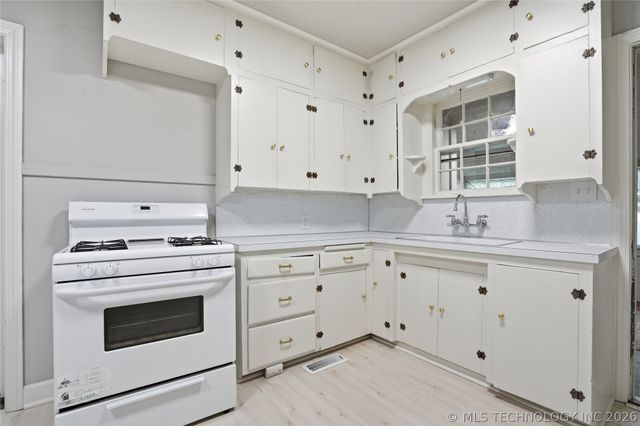 1008 N Cleveland Avenue, Sand Springs, OK 74063