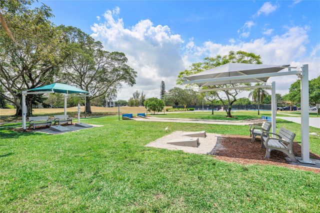 190 Oakridge M, Deerfield Beach, FL 33442