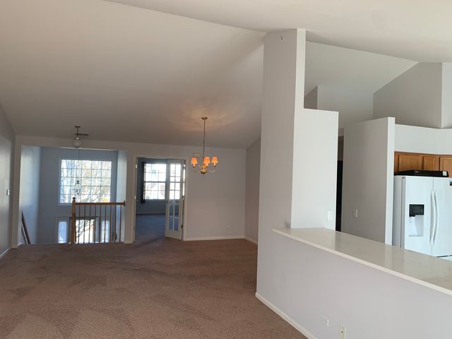 876 Stuarts Drive, St. Charles, IL 60174