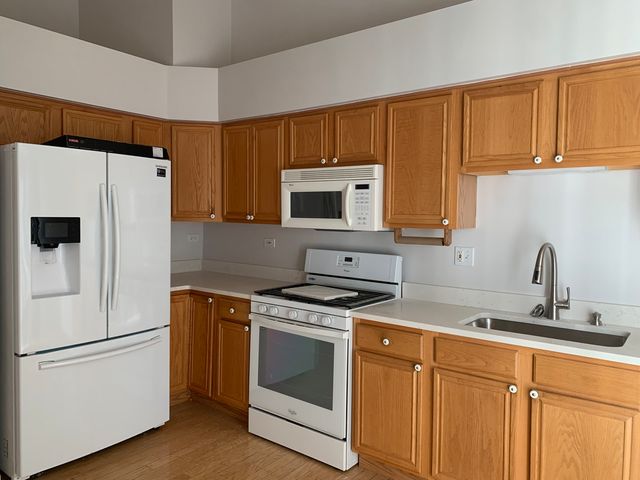 876 Stuarts Drive, St. Charles, IL 60174