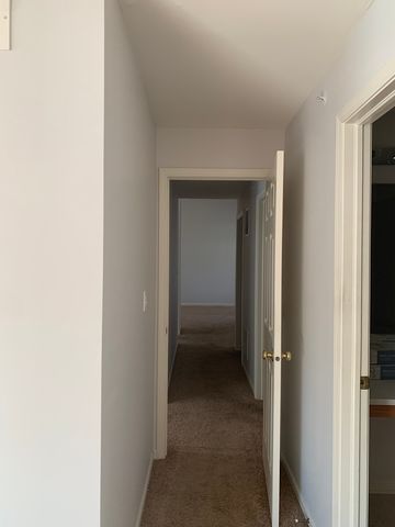 876 Stuarts Drive, St. Charles, IL 60174