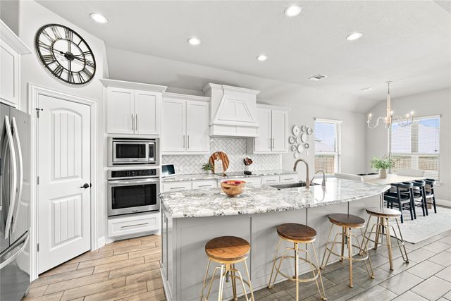 205 Canterbury Court, Midlothian, TX 76065