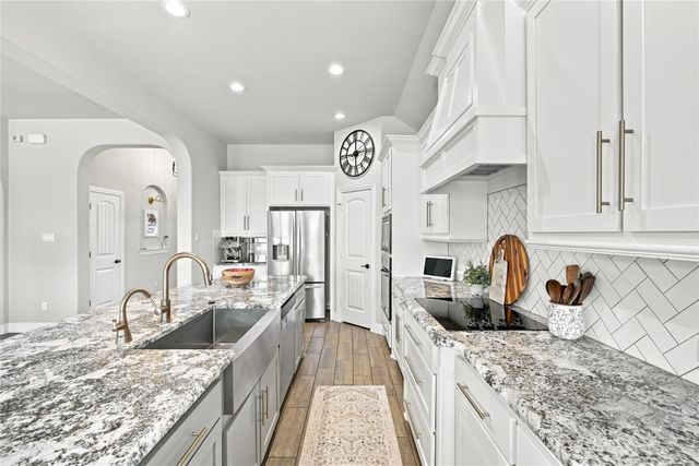 205 Canterbury Court, Midlothian, TX 76065