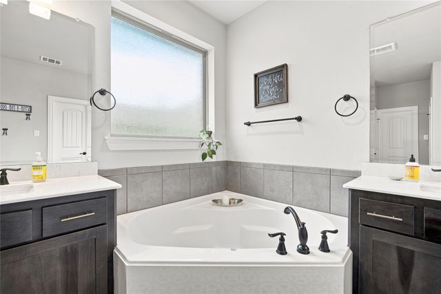 205 Canterbury Court, Midlothian, TX 76065