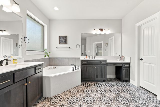 205 Canterbury Court, Midlothian, TX 76065