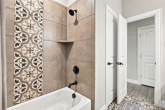 205 Canterbury Court, Midlothian, TX 76065