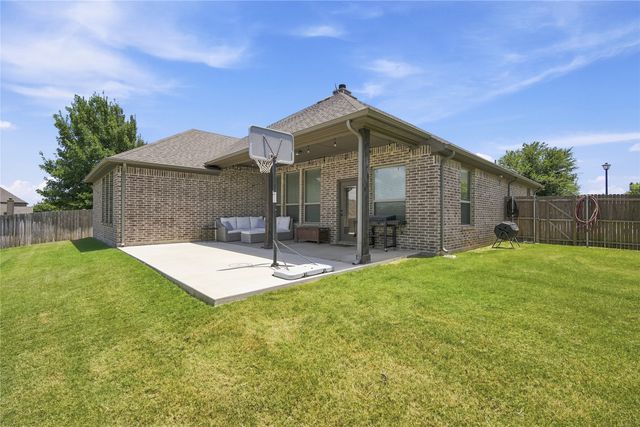 205 Canterbury Court, Midlothian, TX 76065