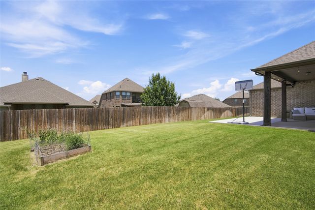 205 Canterbury Court, Midlothian, TX 76065
