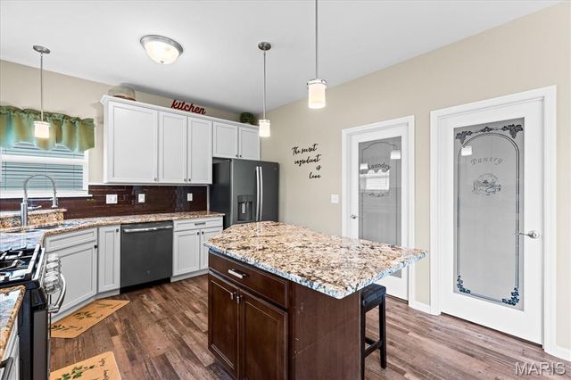 1009 Richland Park Drive, O'fallon, IL 62269