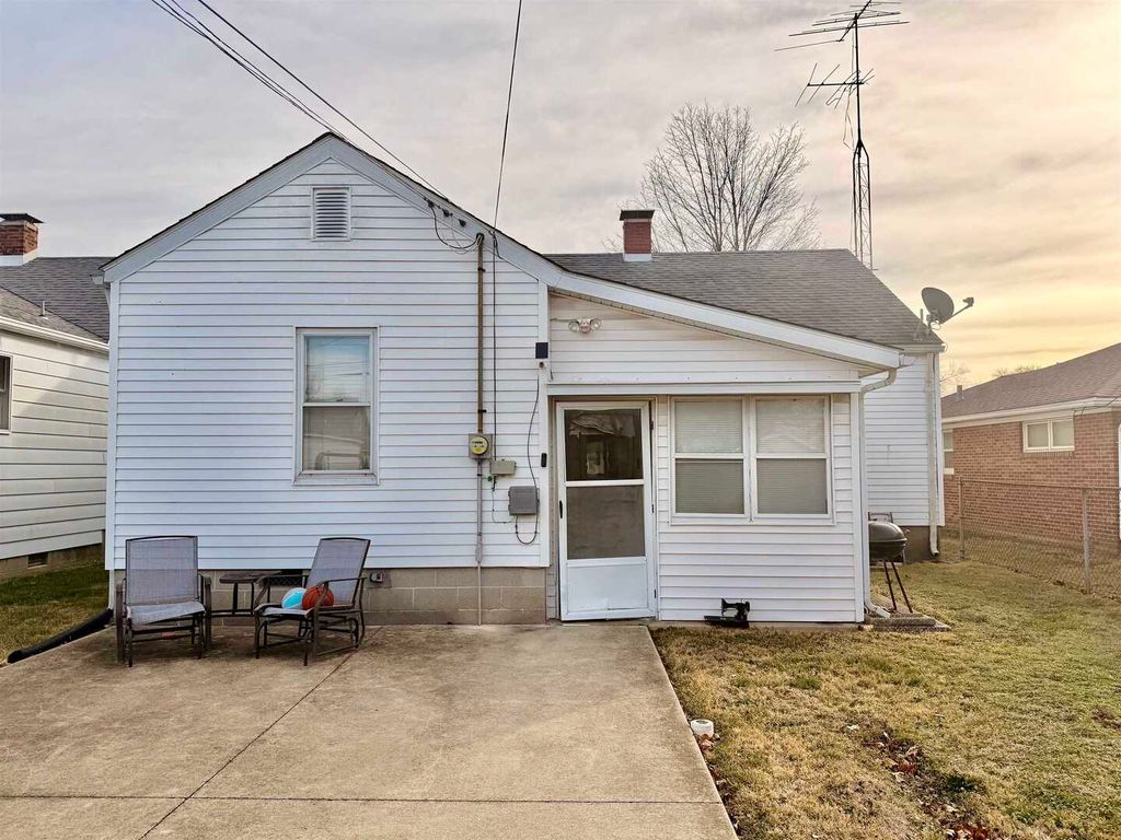 Image 11 of property listing at 226 S Pine St Street, Centralia, IL 62801
