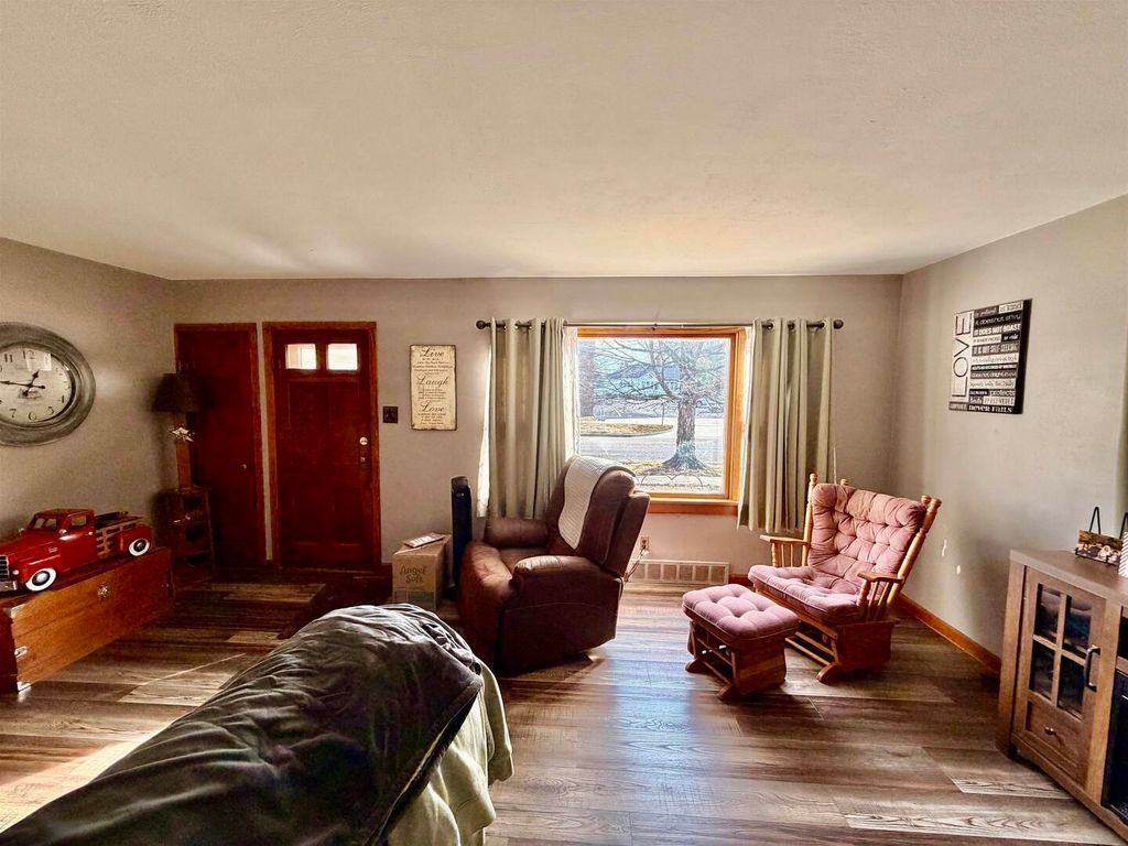 Image 4 of property listing at 226 S Pine St Street, Centralia, IL 62801