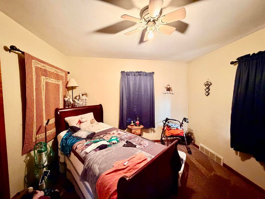 Image 7 of property listing at 226 S Pine St Street, Centralia, IL 62801